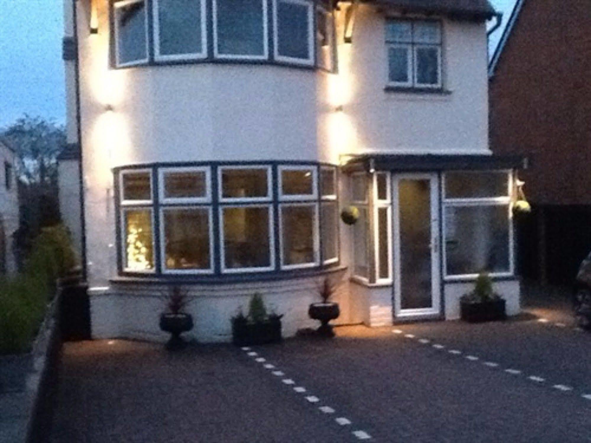 Hunters Moon Guest House Стратфорд-апон-Эйвон Экстерьер фото